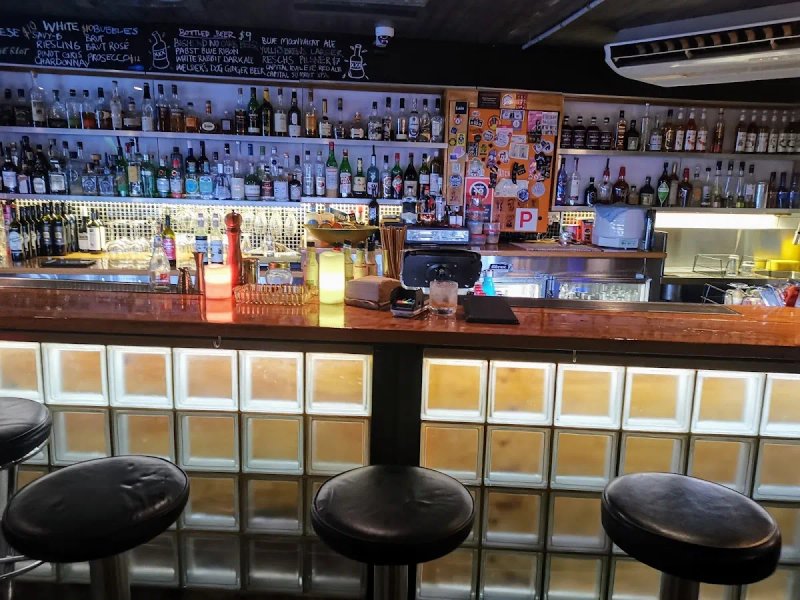 Knox Street Bar photo 1