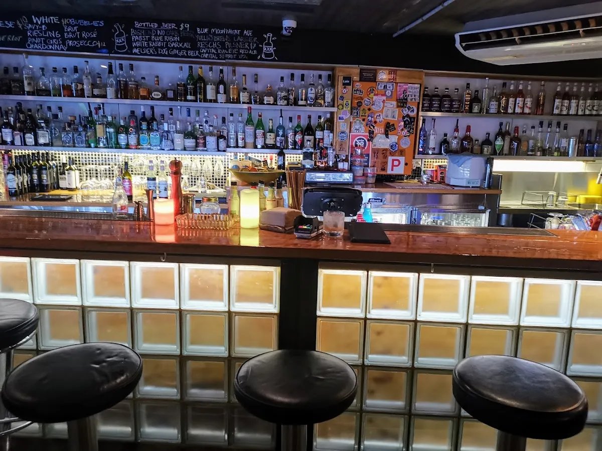 Featured image for Knox Street Bar