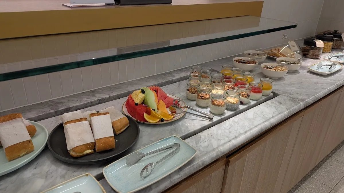 Featured image for Qantas Domestic Business Lounge Perth