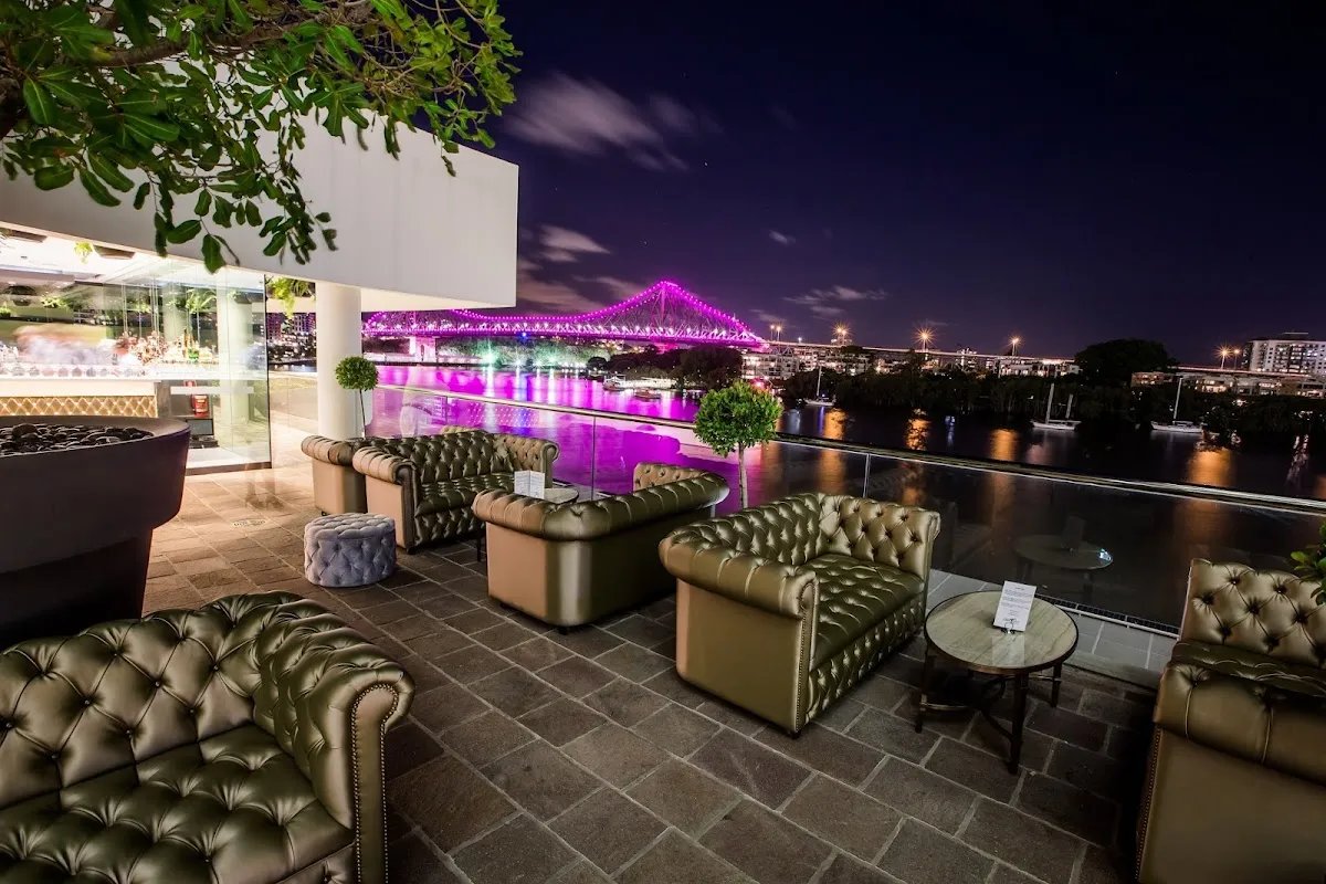Featured image for Blackbird Bar, Dining & Events