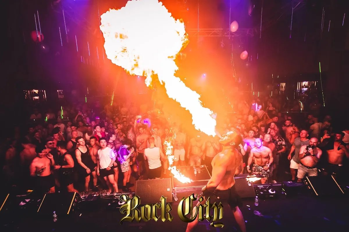 Featured image for Trak Lounge Bar